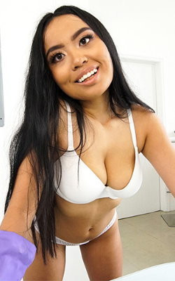 Porn Model Luna Mills